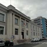 Nelle vicinanze del ponte Giuseppe Garibaldi che conduce al rione Japigia, troviamo in via Giuseppe di Vagno l�IPSIA Santarella. Nato con il nome di �Regia Scuola d�Arti e Mestieri Umberto I� nel 1891 si � stabilito in questa sede nel 1933. La possente struttura s�inseriva a quei tempi nel piano di riqualificazione scenica del Lungomare Nazario Sauro, sviluppandosi su due piani tracciati da paraste sui corpi laterali e colonne doriche sul corpo centrale